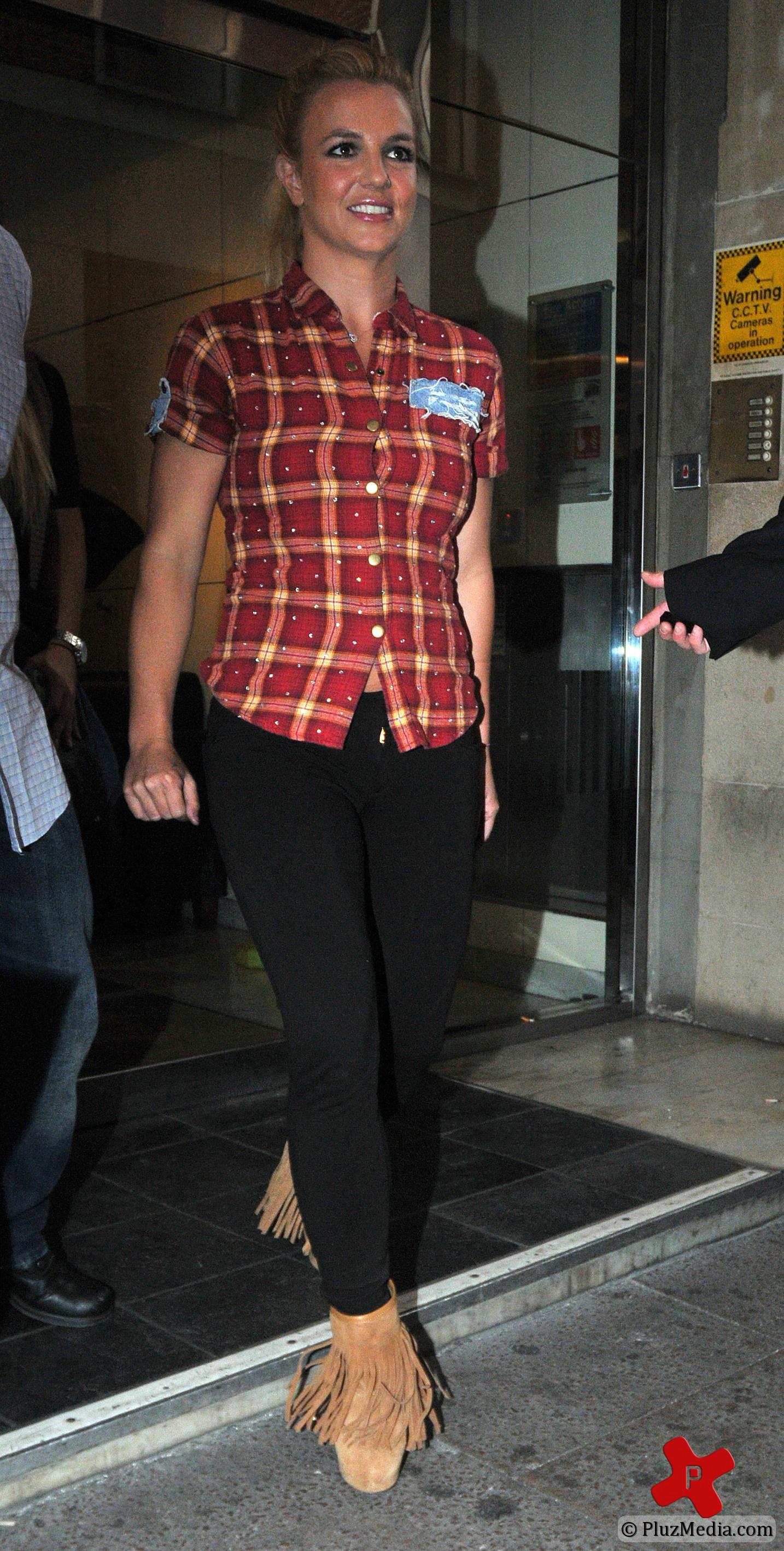 Britney Spears outside the KISS FM photos | Picture 76971